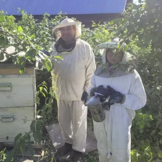 Роберт с внучкой Раминой